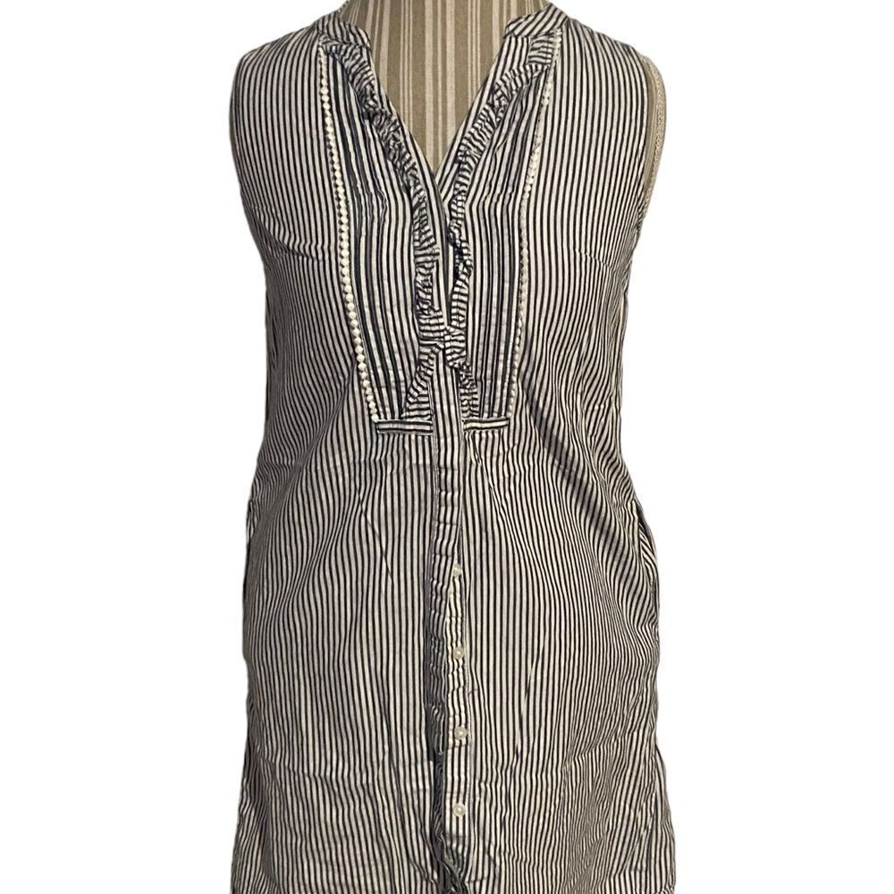 Crown and Ivy size 2 pin striped dress excellent condition